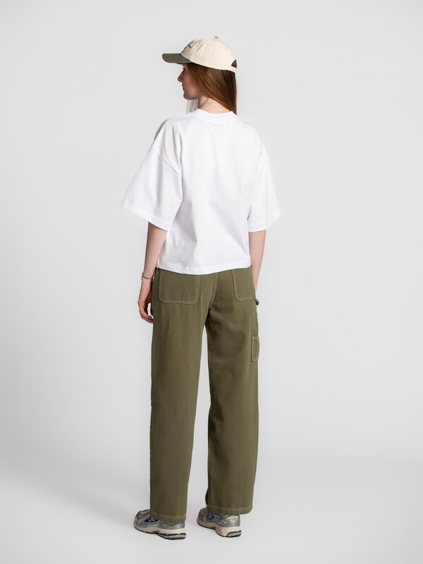 Les Soeurs Jean à coutures contrastées Mill 5. Allure utilitaire et style affirmé. Ce pantalon khaki avec coutures contra...