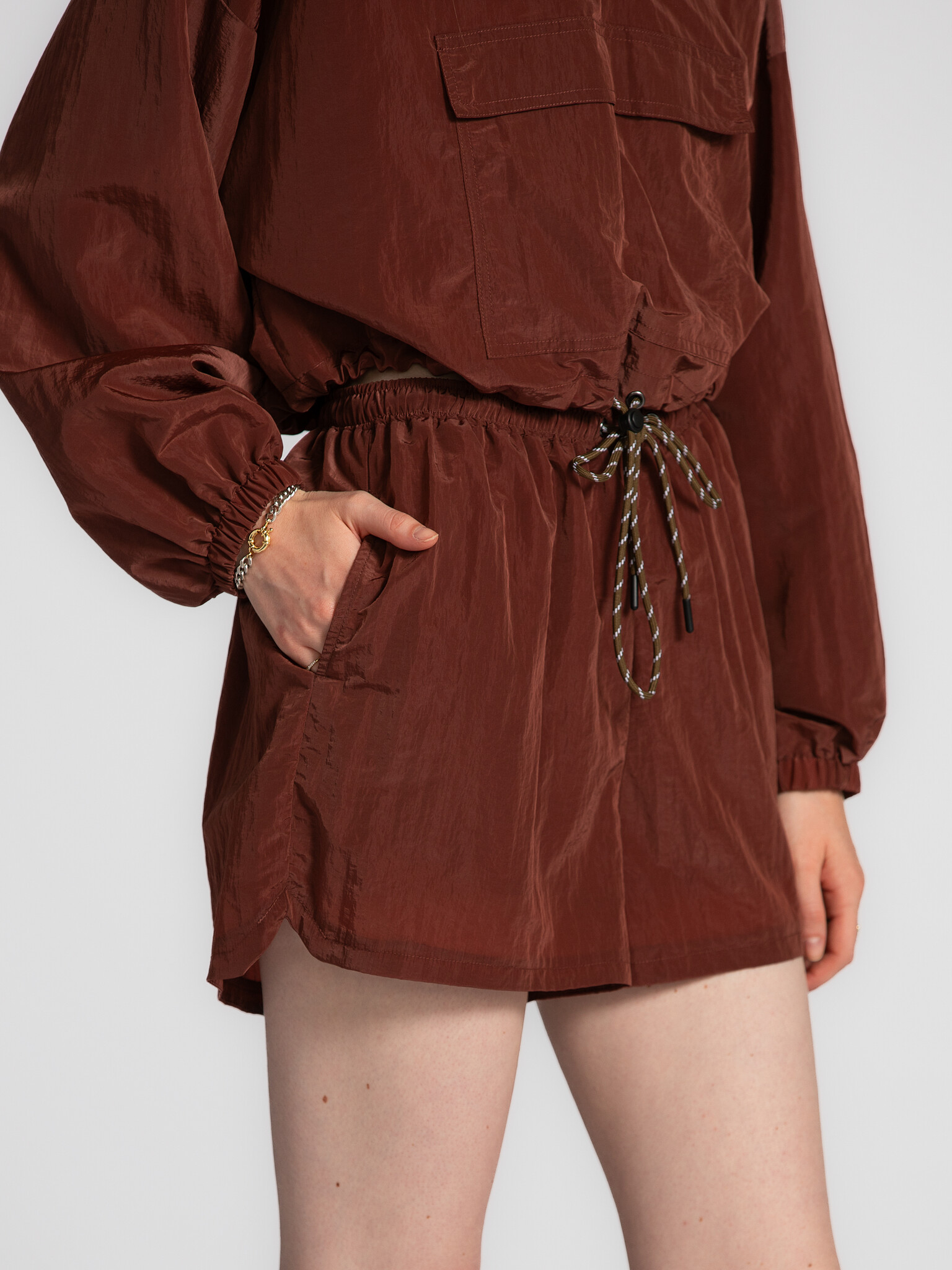 Les Soeurs Nylon shorts Maddox 3. Sporty spice but make it fashion. This burgundy nylon shorts blend sporty vibes with a ...