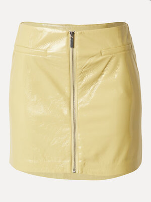 Mini skirt Qeena. Let it shine! This yellow mini skirt is the ultimate eye-catcher. Pair with a basic t-shirt and slipper...