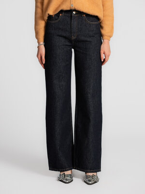 Jean Jules. Vous cherchez un jean pour traverser l’automne sans effort ? Ce modèle rinse wash allie une coupe décontracté...