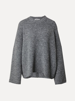 Oversized trui Ulva. Floral surprise on the back. Deze donkergrijze knit heeft het allemaal: de ultieme pasvorm, lichtjes...