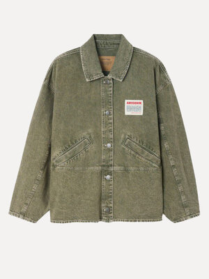 Denimjack Uzatown. Understated cool! Dit olijfgroene denimjack is net zo handig als mooi. De grote zakken accentueren de ...