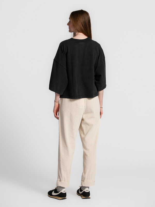 American Vintage Geribde broek Padow 5. Effortless in ecru. Deze corduroy broek met losse fit en hoge taille combineert c...