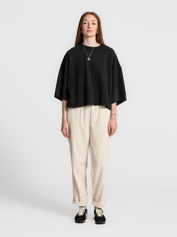American Vintage Geribde broek Padow 3. Effortless in ecru. Deze corduroy broek met losse fit en hoge taille combineert c...