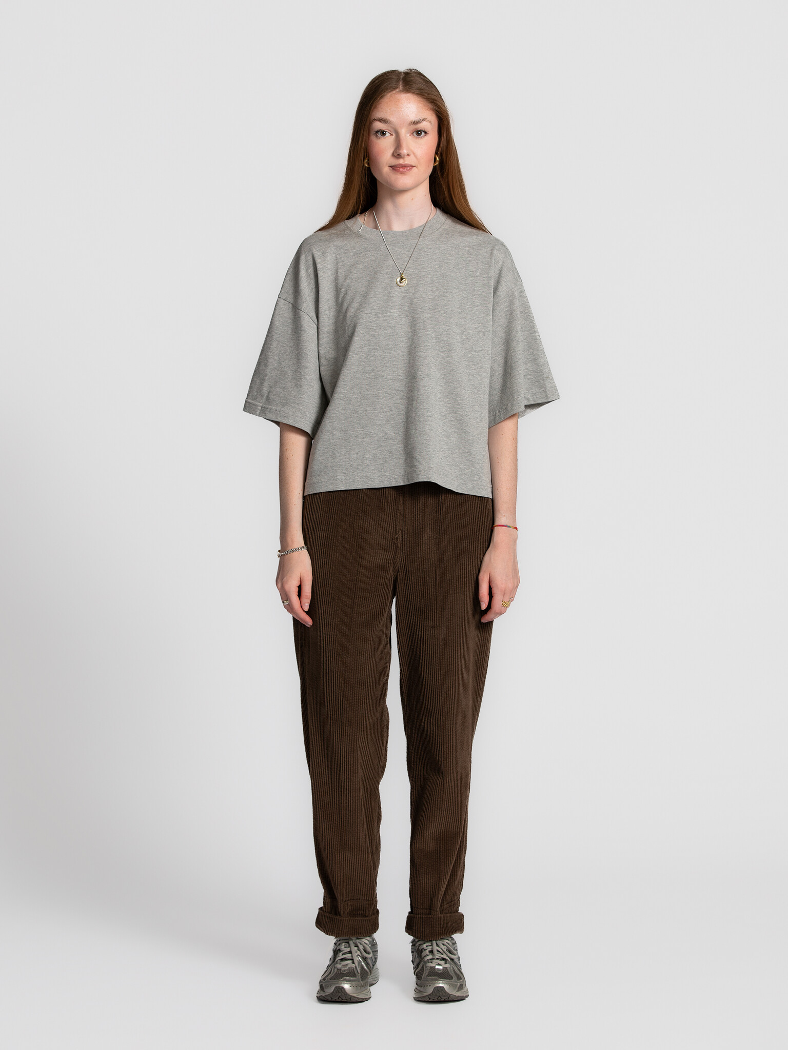 Les Soeurs Boxy T-Shirt Tiara 4. Mettez à jour vos basiques cette saison avec ce T-shirt à la coupe boxy confortable. Fab...
