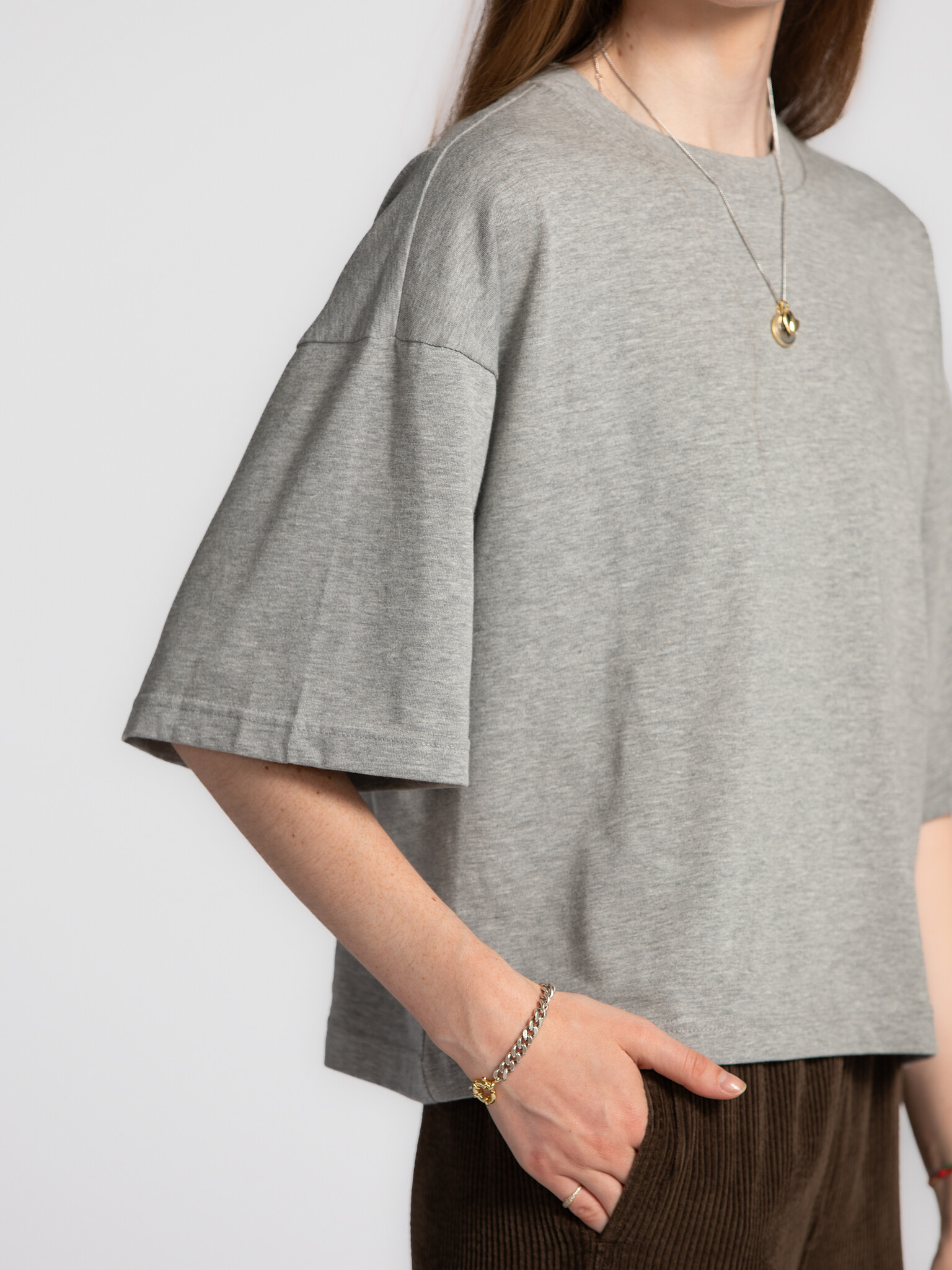 Les Soeurs Boxy T-Shirt Tiara 3. Mettez à jour vos basiques cette saison avec ce T-shirt à la coupe boxy confortable. Fab...