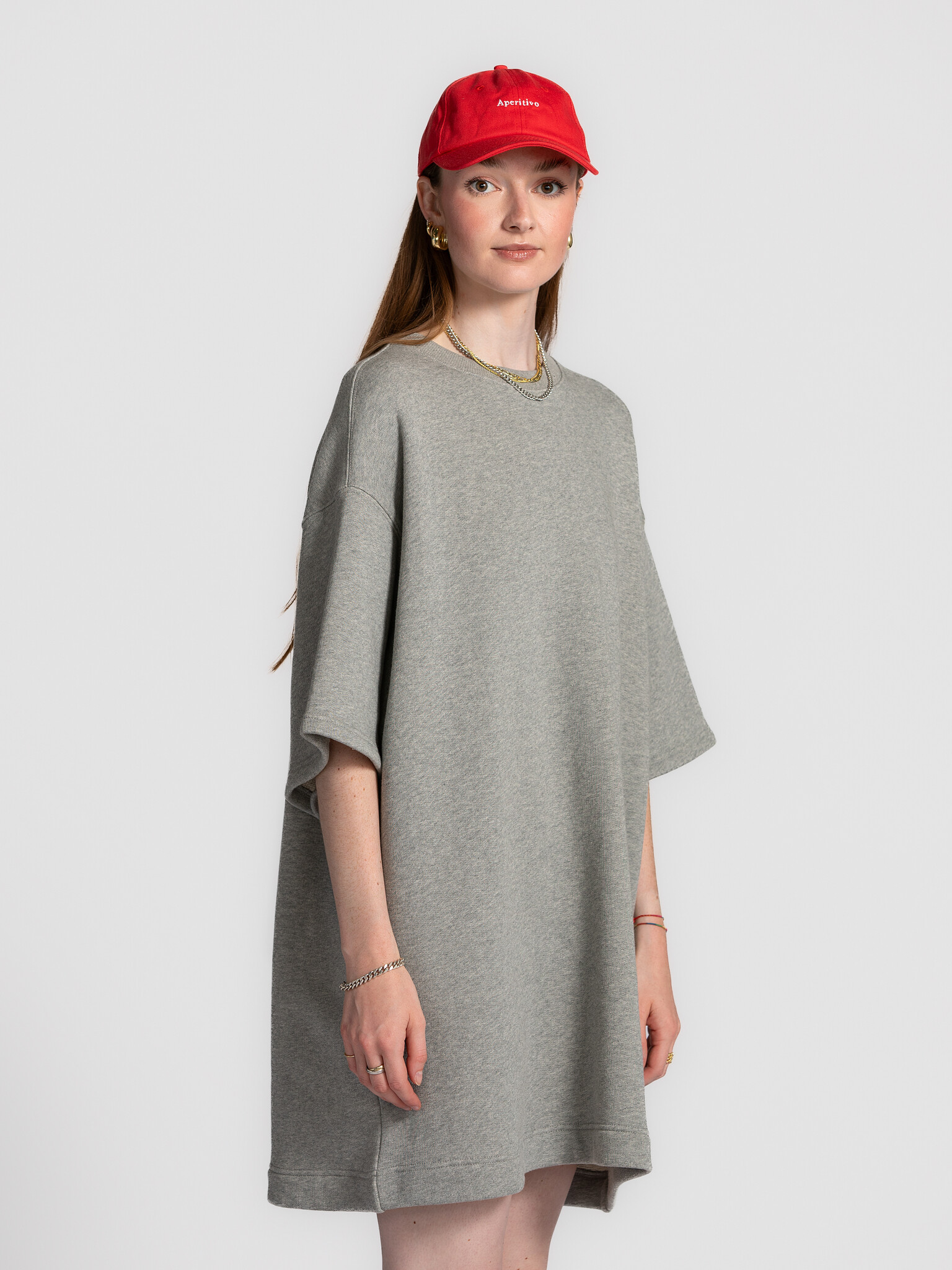 Les Soeurs Sweaterdress Mae 3. Sporty chic. This grey sweater dress proves that comfort and style go hand in hand. With i...