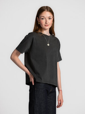 T-shirt Fizvalley. A cool everyday essential. This flowing vintage black T-shirt is made from 100% cotton and feels ultra...