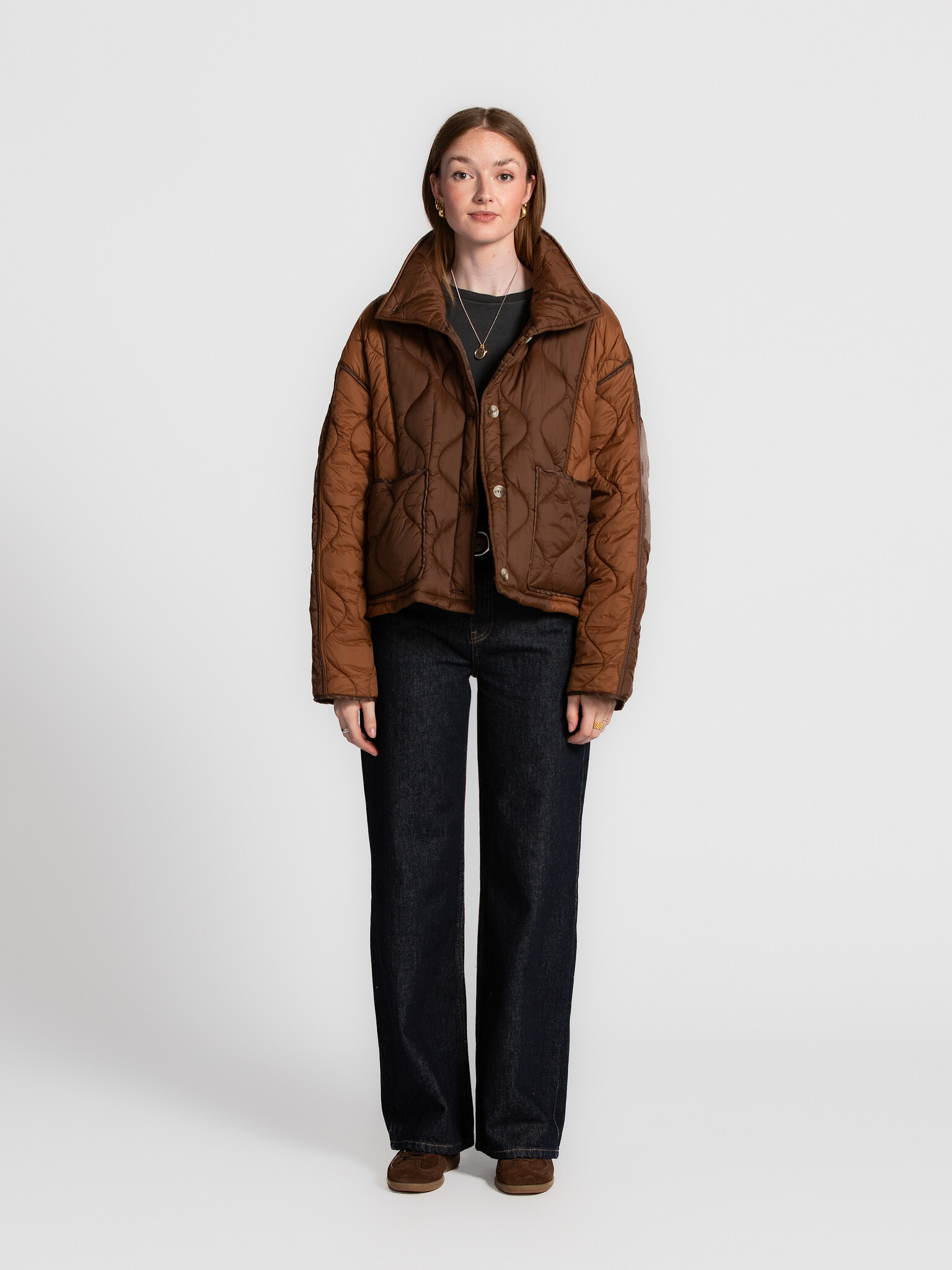 Les Soeurs Quilted jacket Marti 4. Fall-ready in style. This padded jacket in warm brown tones is soft and cozy, yet effo...