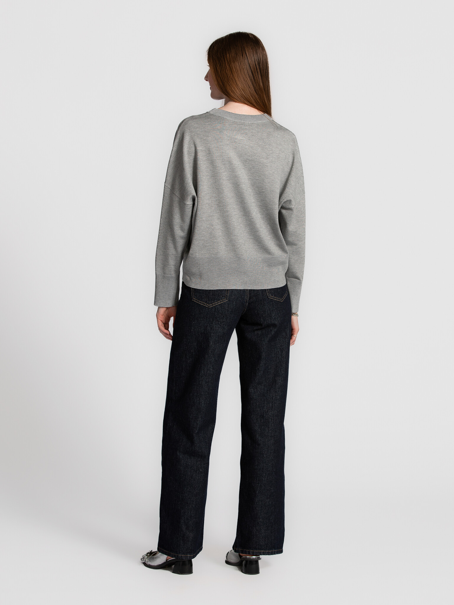 MBYM Knitted sweater Gillian Bravani 5. Grey days, done right. This slightly oversized knit in timeless grey is all about...