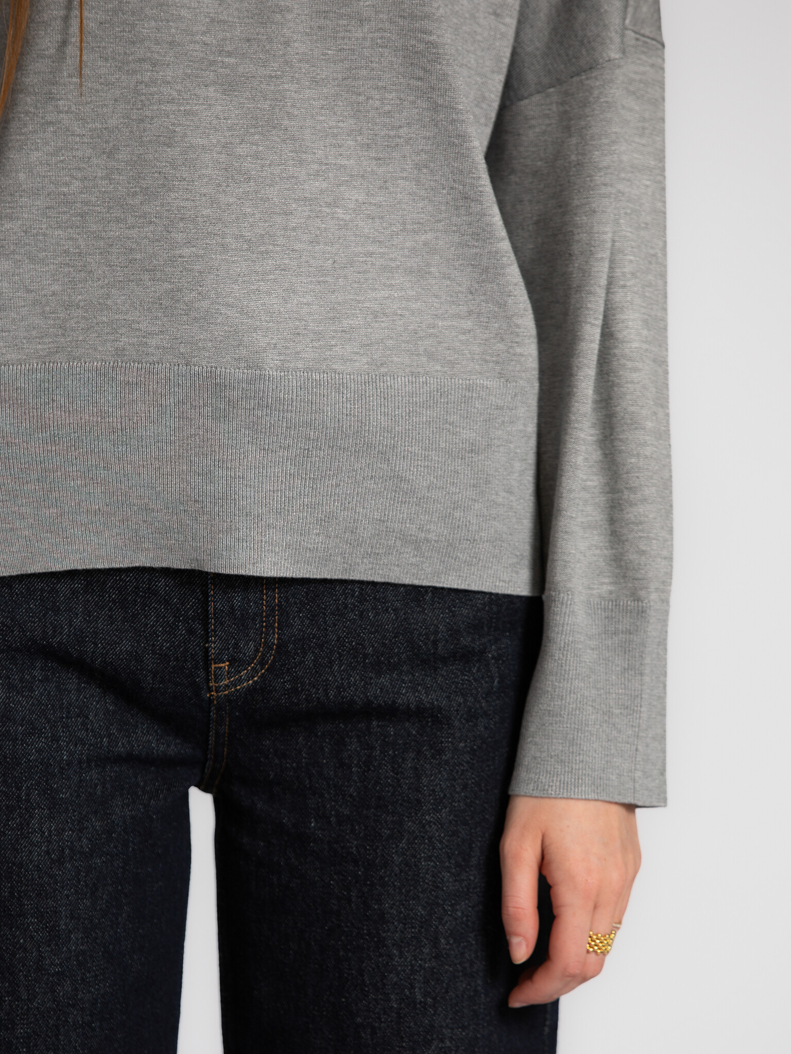 MBYM Knitted sweater Gillian Bravani 4. Grey days, done right. This slightly oversized knit in timeless grey is all about...