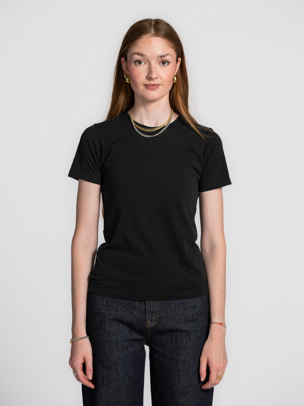Selected T-Shirt My essential 1. Black is always a good idea! Dit zwarte basic T-shirt combineert een tijdloze kleur met ...