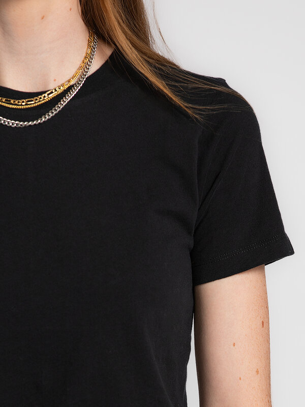 Selected T-Shirt My essential 4. Black is always a good idea! Dit zwarte basic T-shirt combineert een tijdloze kleur met ...