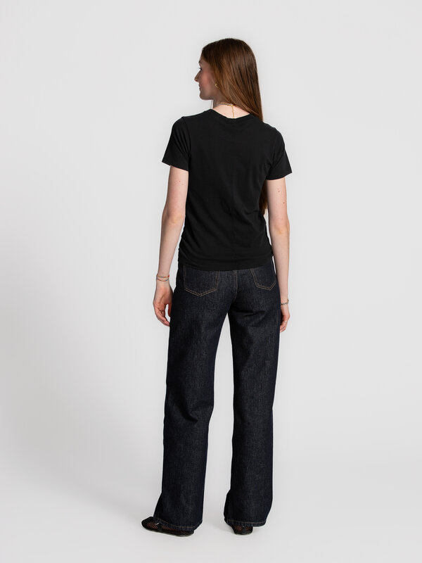Selected T-Shirt My essential 6. Black is always a good idea! Dit zwarte basic T-shirt combineert een tijdloze kleur met ...