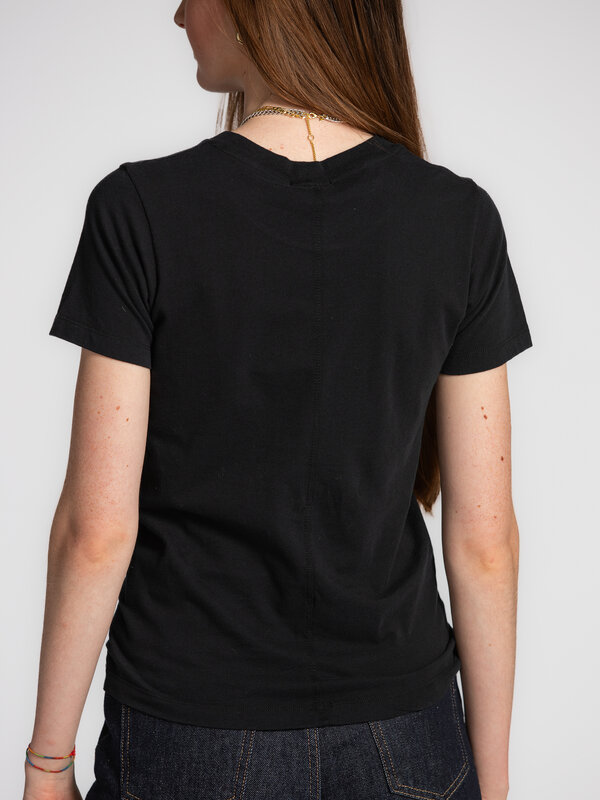 Selected T-Shirt My essential 5. Black is always a good idea! Dit zwarte basic T-shirt combineert een tijdloze kleur met ...