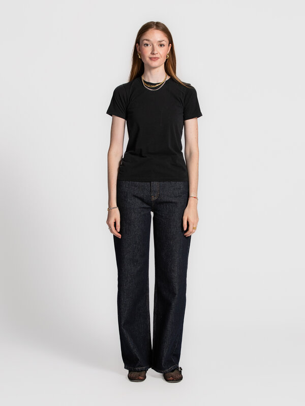 Selected T-Shirt My essential 3. Black is always a good idea! Dit zwarte basic T-shirt combineert een tijdloze kleur met ...