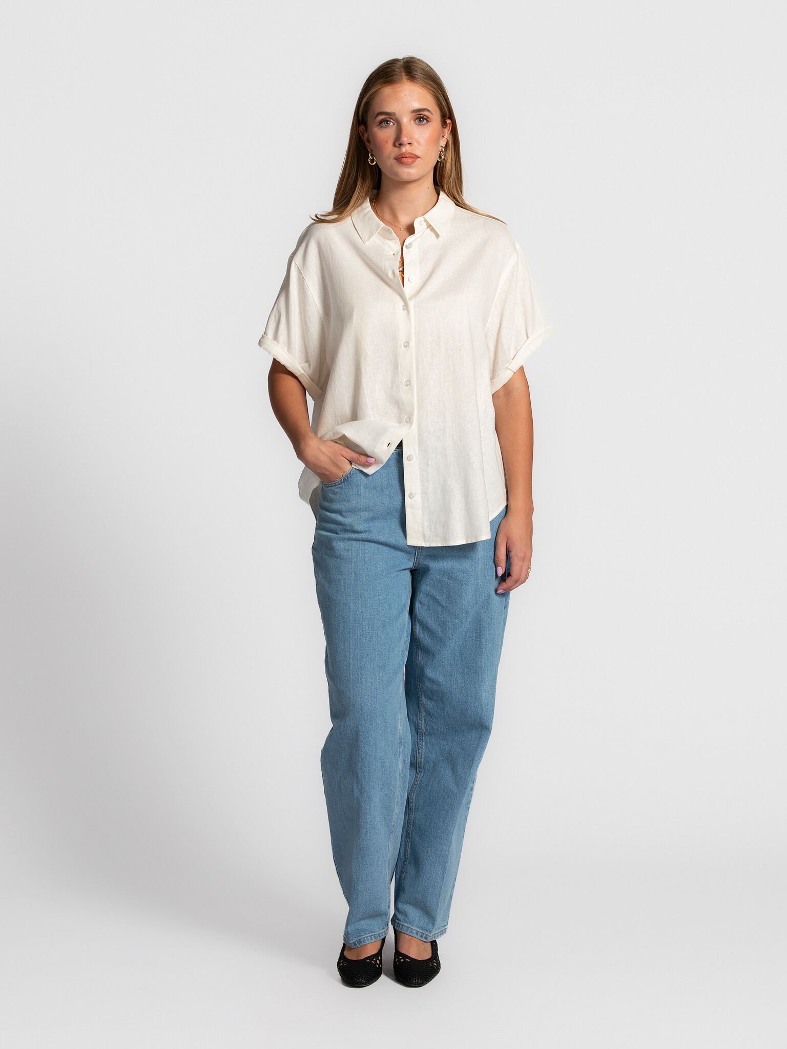 Les Soeurs Linnen blouse Mercer 4. Dit linnen hemd is de perfecte mix van comfort en stijl, zonder saai te zijn. Draag lo...