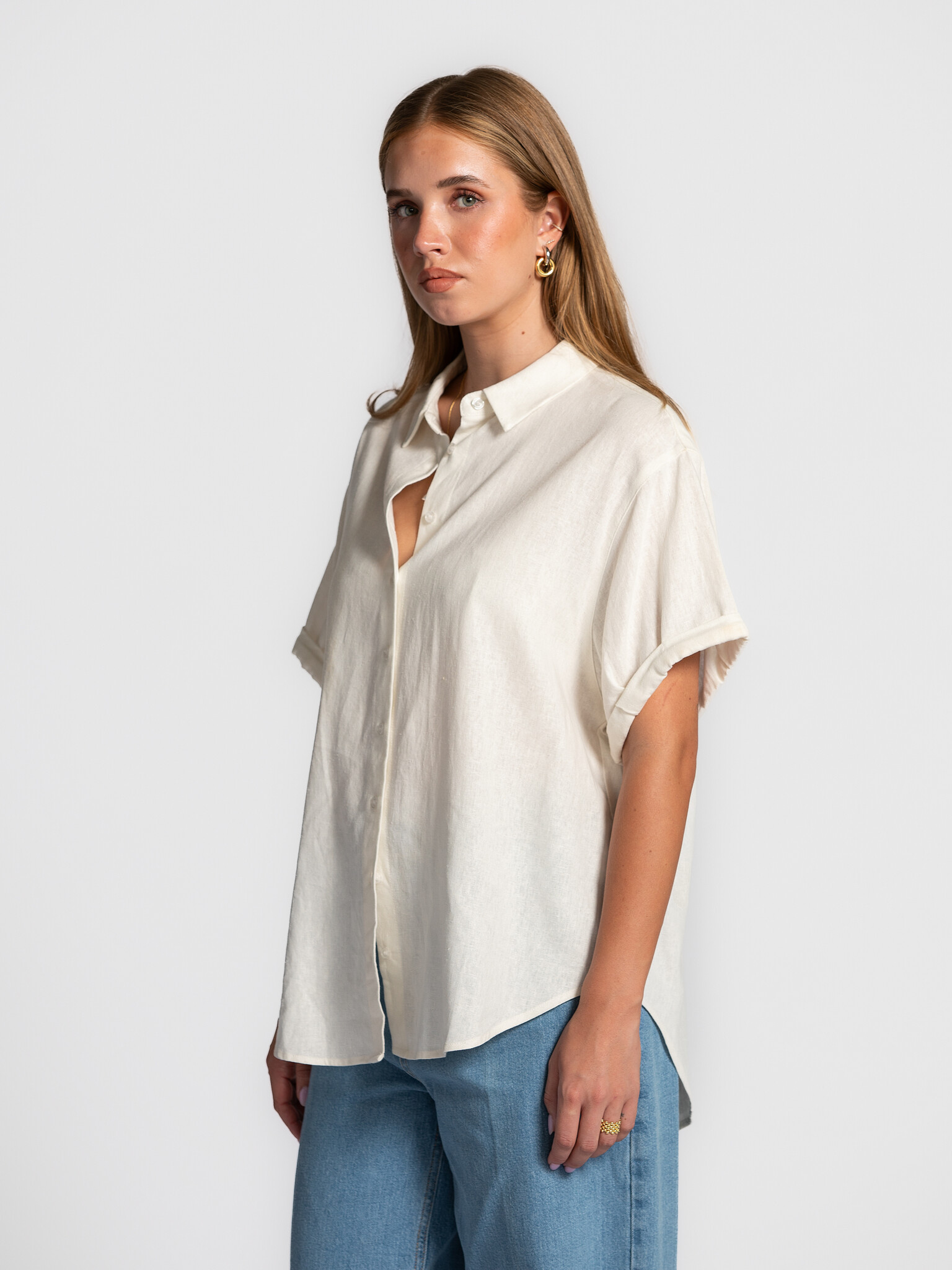 Les Soeurs Linnen blouse Mercer 1. Dit linnen hemd is de perfecte mix van comfort en stijl, zonder saai te zijn. Draag lo...