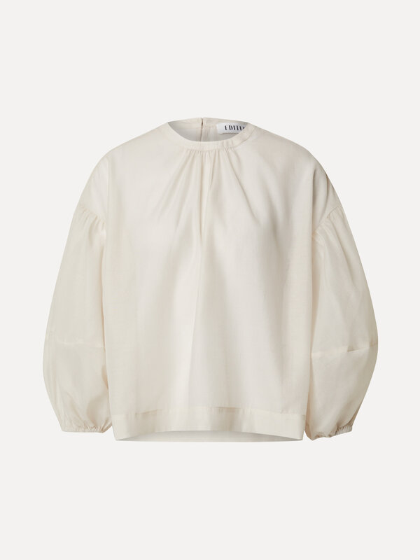 Edited Blouse transparente Orpha 2. Sheer romance. Cette blouse légère et transparente apporte une touche romantique et f...
