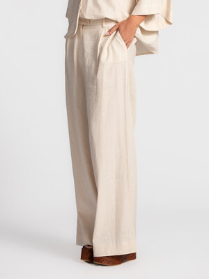Trousers Mecah. Light & easy. These ecru linen-blend trousers bring effortless elegance. The airy fabric and loose fit ma...