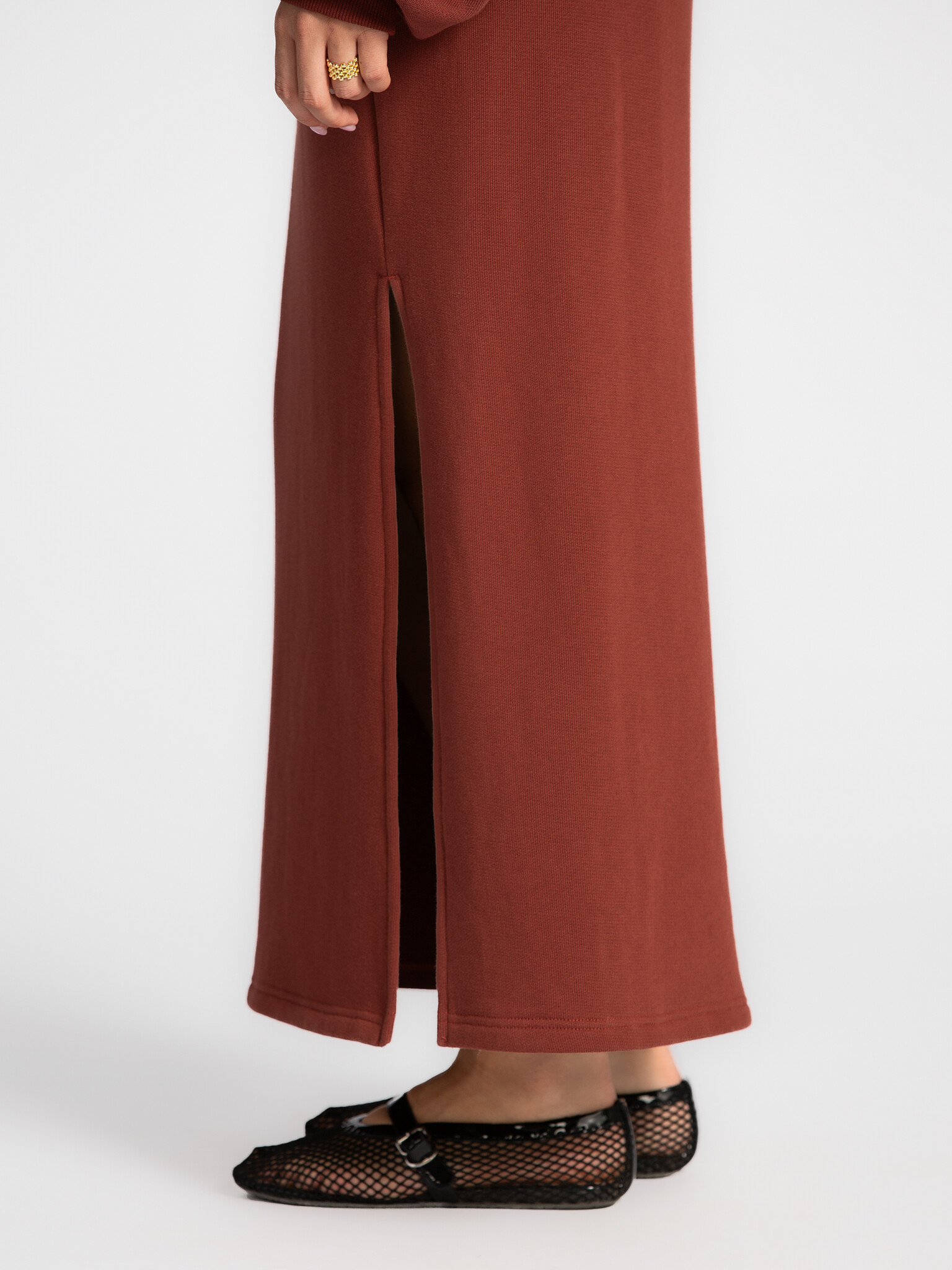 Les Soeurs Midi rok van sweatstof Mika 4. Relaxed & refined. Deze bordeaux midi rok in zachte sweatstof is even comfortab...