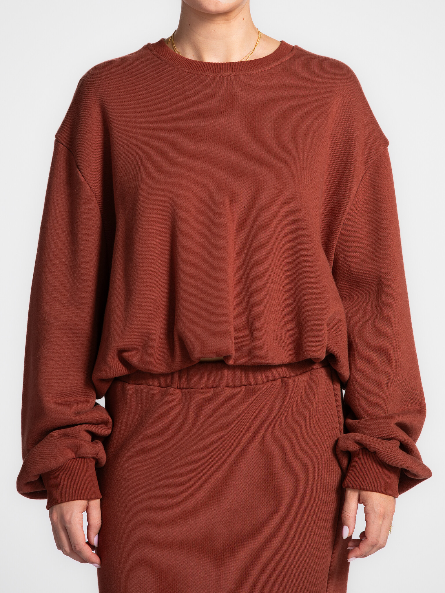 Les Soeurs Balloon sweater Metz 3. Burgundy balloon sweater with an oversized fit. Comfortable yet chic, it pairs perfect...