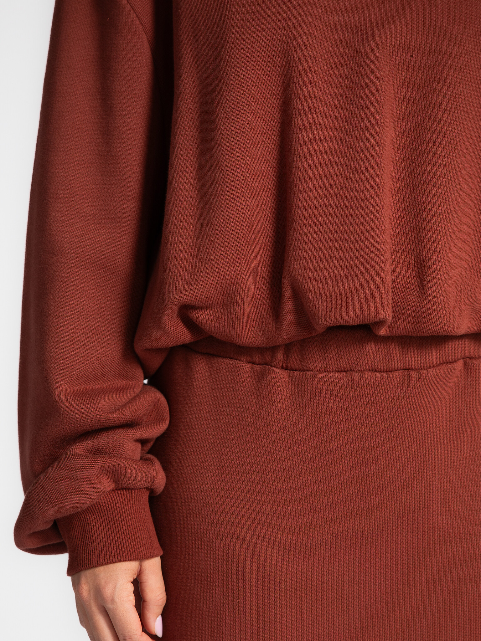 Les Soeurs Balloon sweater Metz 5. Burgundy balloon sweater with an oversized fit. Comfortable yet chic, it pairs perfect...