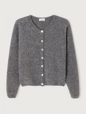 Knitted cardigan Vitow. Iconic layers. This fluffy Vitow cardigan is an iconic must-have for your wardrobe. Its relaxed, ...