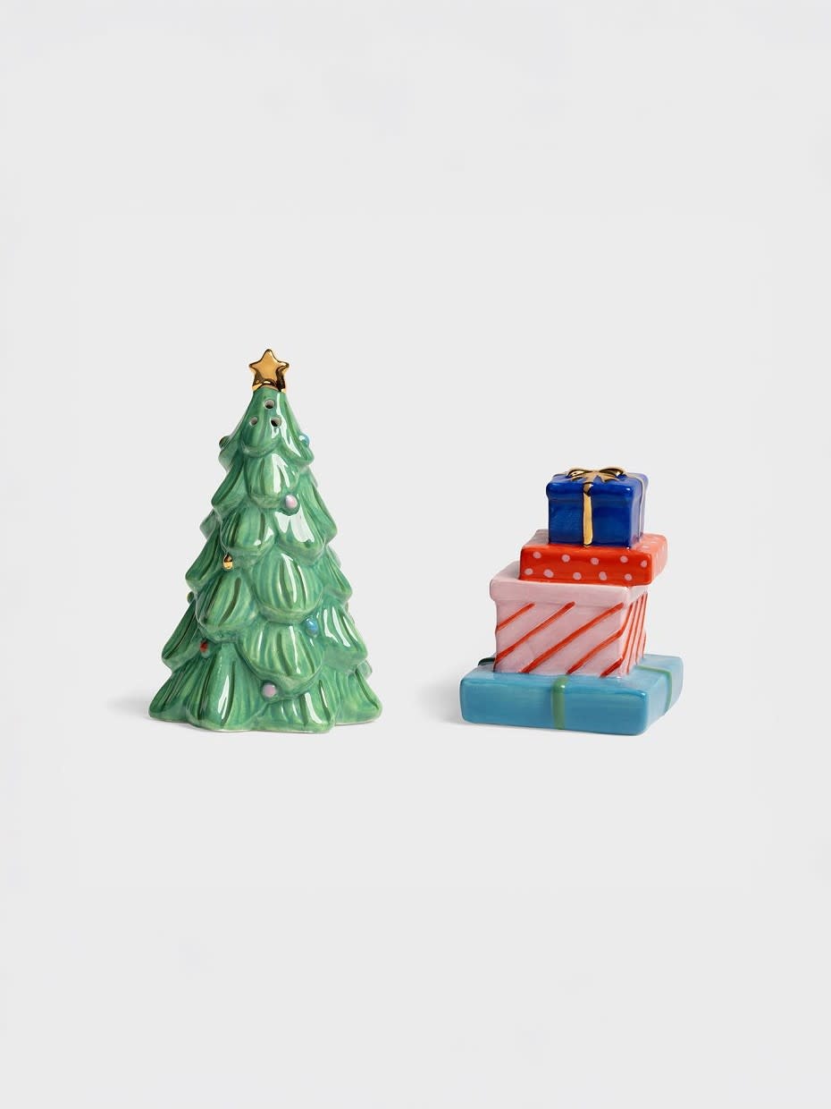 &klevering Salt & pepper shaker Merry 1. Turn your Christmas table into a festive celebration with this colorful ceramic ...