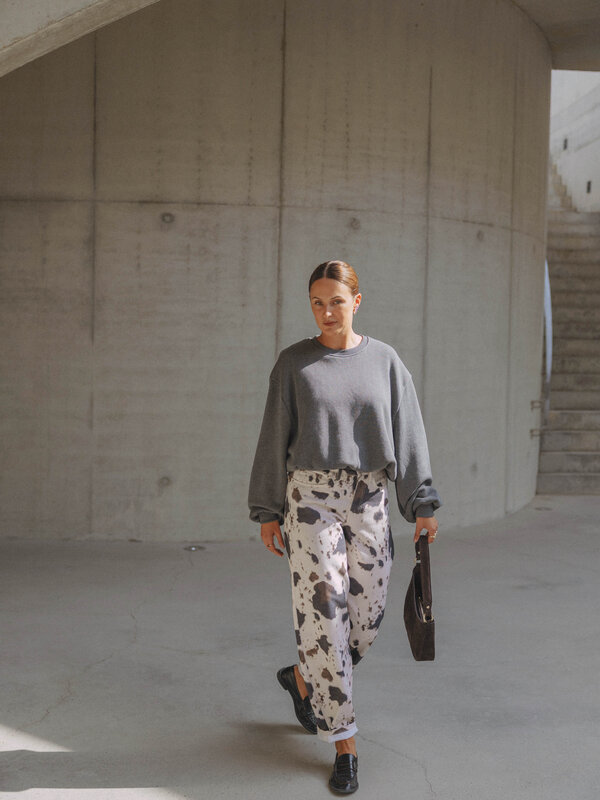 Les Soeurs Cow print jeans Chuck 7. Spotted in style. The cow print is back, straight from the runway to your wardrobe. T...