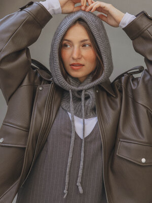 Balaclava Giulia. Cosy & cool. This grey balaclava is the ultimate winter must-have. Its soft, stretchy fit keeps you war...