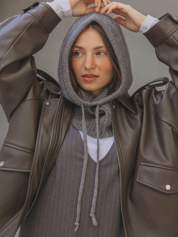 Les Soeurs Cashmere balaclava Giulia 1. Cosy & cool. This grey balaclava is the ultimate winter must-have. Its soft, stre...
