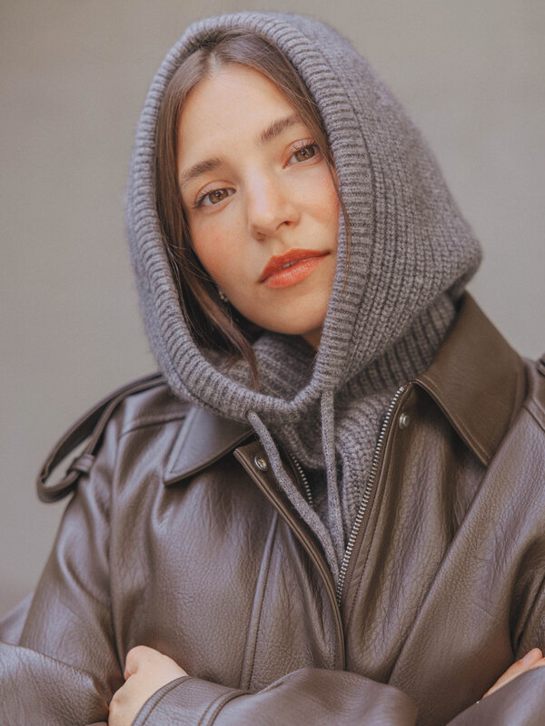 Les Soeurs Cashmere balaclava Giulia 3. Cosy & cool. This grey balaclava is the ultimate winter must-have. Its soft, stre...