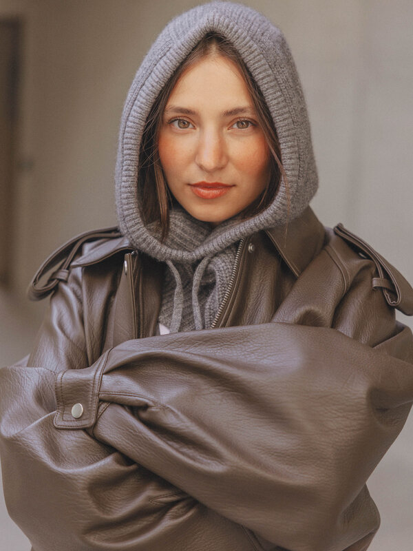 Les Soeurs Cashmere balaclava Giulia 2. Cosy & cool. This grey balaclava is the ultimate winter must-have. Its soft, stre...