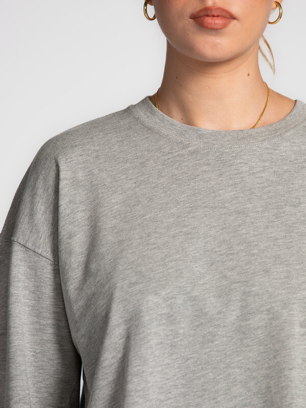 Les Soeurs Longsleeve T-shirt Aline 6. Geen zin in keuzestress? Dit boxy basic T-shirt maakt werkelijk élke outfit af. He...