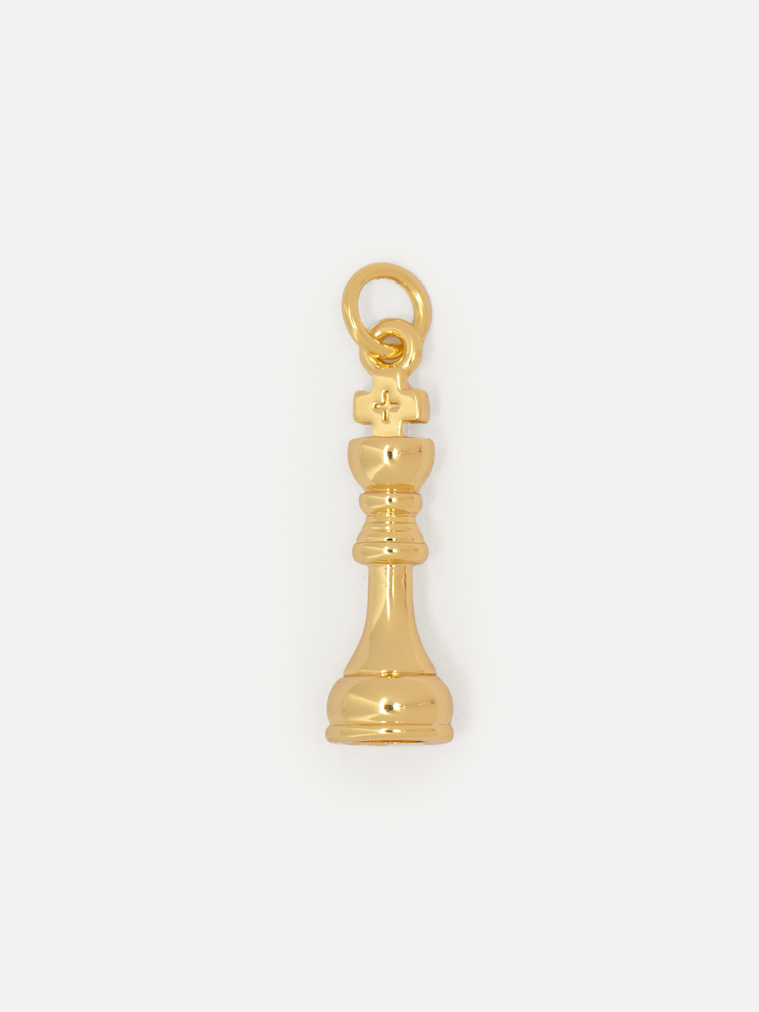 Les Soeurs Hangertje Chess King 1. A royal touch of gold. Deze gouden charm in schaakthema combineert subtiliteit met bet...