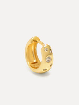 Boucle d'oreille Jazz strass. Shine bright. Cette boucle d’oreille dorée avec détail strass ajoute une touche d’éclat à v...