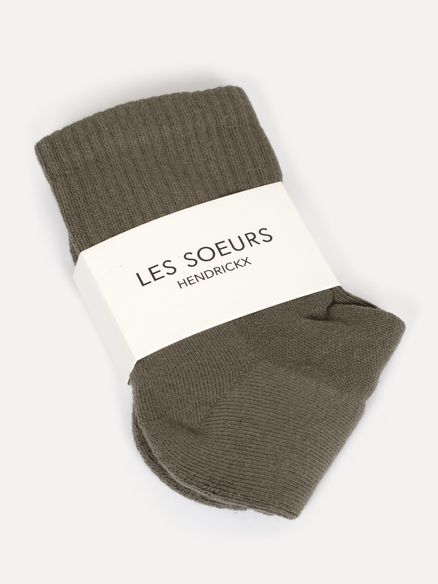 Les Soeurs Chaussettes Ruby 2. Color of the season. Ces chaussettes sportives kaki allient confort et style. Avec le sout...