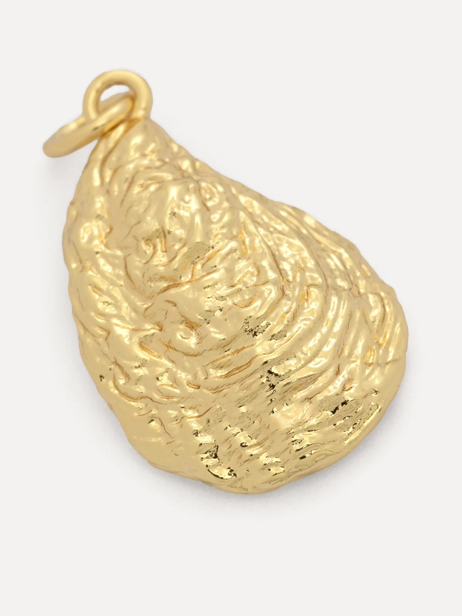 Les Soeurs Hangertje Shell 4. Little sea treasures. Dit hangertje in de vorm  van een goud schelpje met zoetwaterparel st...