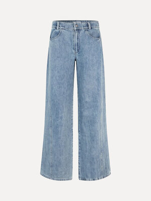 Wijde jeans Katyn. Wear it wide. Deze blauwe jeans met wijde pijpen en middelhoge taille creëert een vrouwelijk silhouet,...