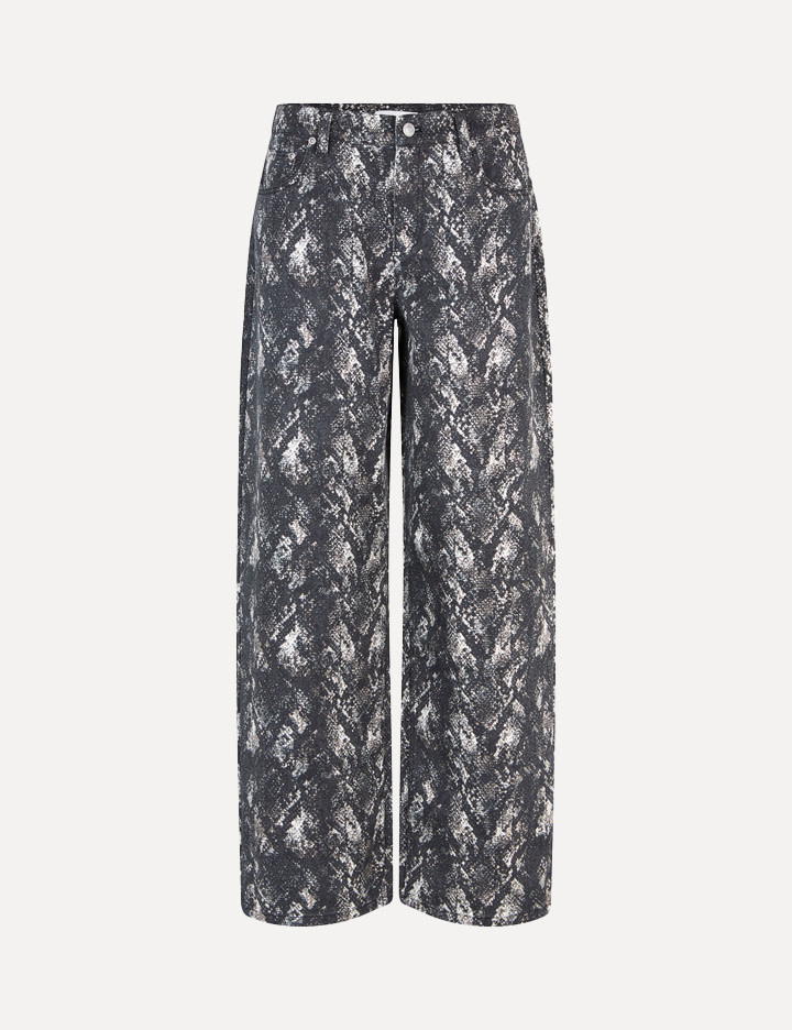 MBYM Jeans met slangenprint Lixana 2. All eyes on you. Deze denim met allover print is de eyecatcher van je look. De rech...