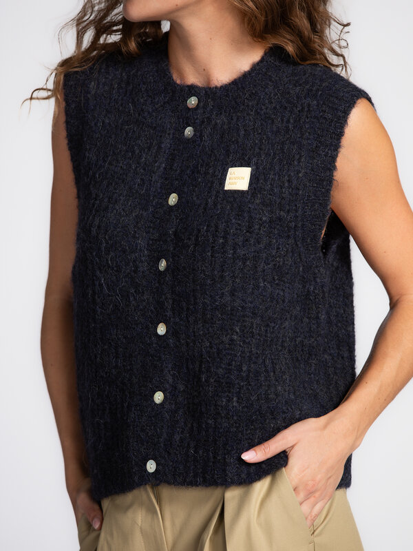 American Vintage Knitted vest East 4. The East sleeveless knit charms with its fluffy texture and refined finish. Made fr...