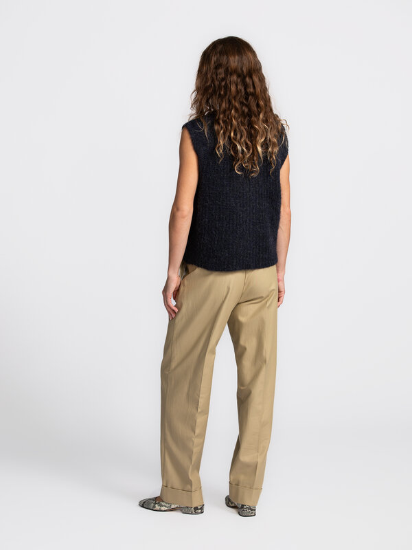 Selected Broek met bandplooien Dora 5. Comfort meets style. Deze pantalon met bandplooien heeft een verfijnde uitstraling...