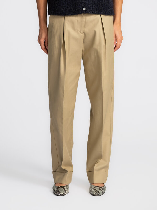 Selected Broek met bandplooien Dora 1. Comfort meets style. Deze pantalon met bandplooien heeft een verfijnde uitstraling...