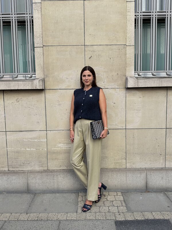Selected Broek met bandplooien Dora 7. Comfort meets style. Deze pantalon met bandplooien heeft een verfijnde uitstraling...