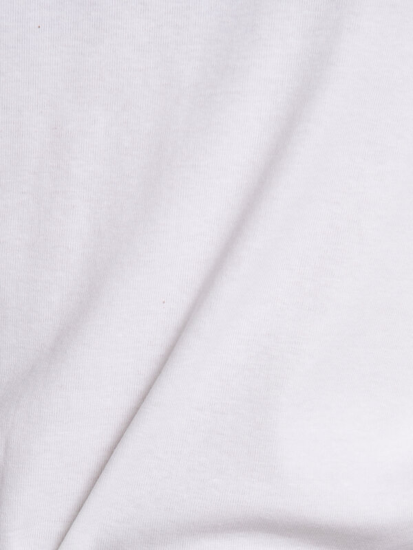 Les Soeurs T-shirt à manches longues Mass 6. Stretch doux, coupe ajustée. Ce longsleeve blanc en mélange de coton doux ép...