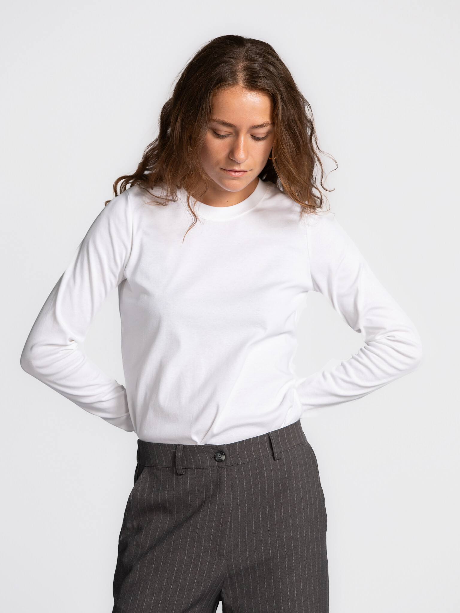 Les Soeurs T-shirt à manches longues Mass 1. Stretch doux, coupe ajustée. Ce longsleeve blanc en mélange de coton doux ép...