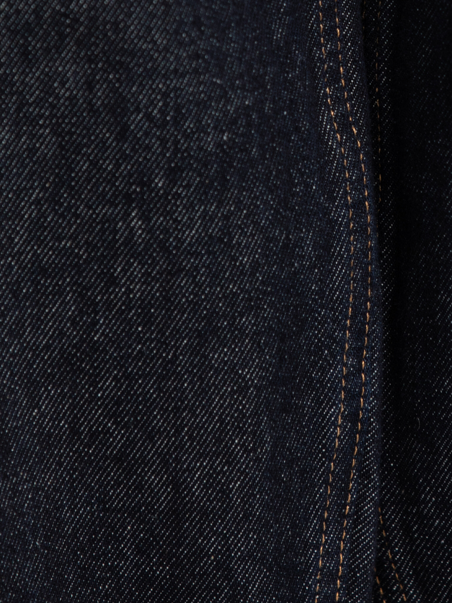 Les Soeurs Jean ballon Chuck 8. Vous cherchez un jean qui vous va comme un gant et ne se démode jamais? Le denim épais et...