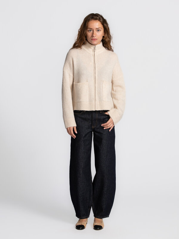 Selected Cardigan met rits Sia Ras 3. Zip me up! Dit vest combineert luxe en comfort met een rijke wolmix en zachte pasvo...