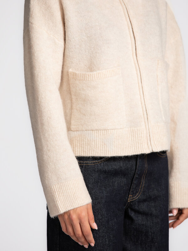Selected Gilet en laine zippé Sia Ras 4. Zip me up! Ce gilet allie luxe et confort grâce à son mélange de laine riche et ...